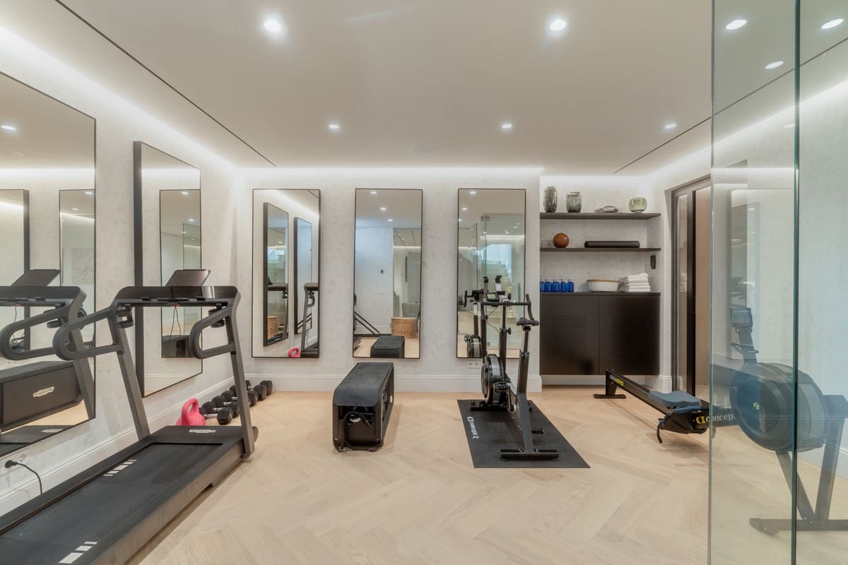 5 soverom Villa til salgs i Nueva Andalucia med svømmebasseng - € 4 595 000 (Ref: 9344482)