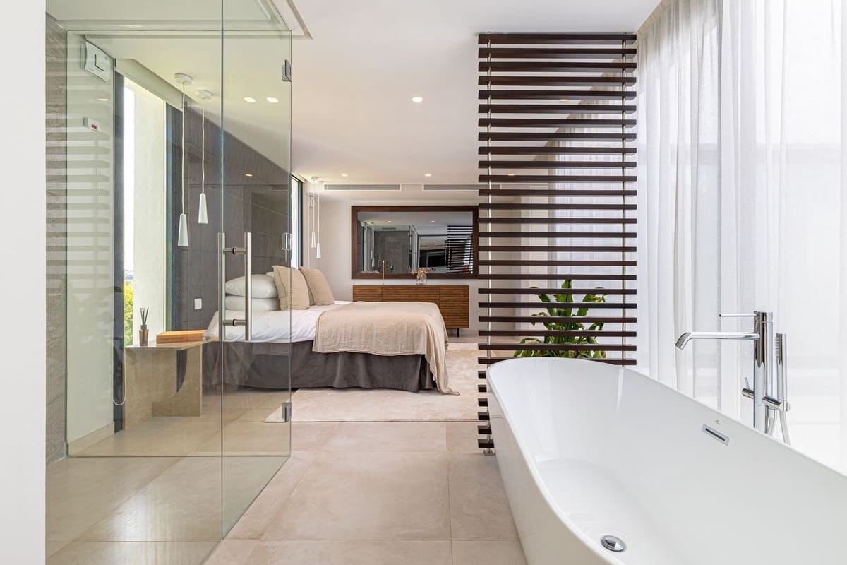 6 sypialnia Willa na sprzedaż w Nueva Andalucia z basenem garażem - 3 995 000 € (Ref: 9344484)