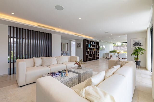 6 sypialnia Willa na sprzedaż w Las Brisas, Marbella z basenem garażem - 3 995 000 € (Ref: 9344484)