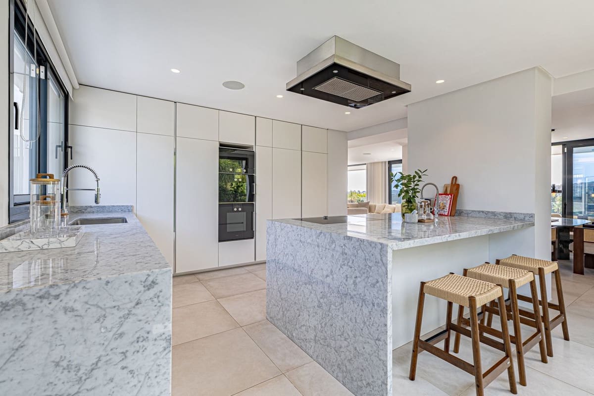 6 sypialnia Willa na sprzedaż w Nueva Andalucia z basenem garażem - 3 995 000 € (Ref: 9344484)