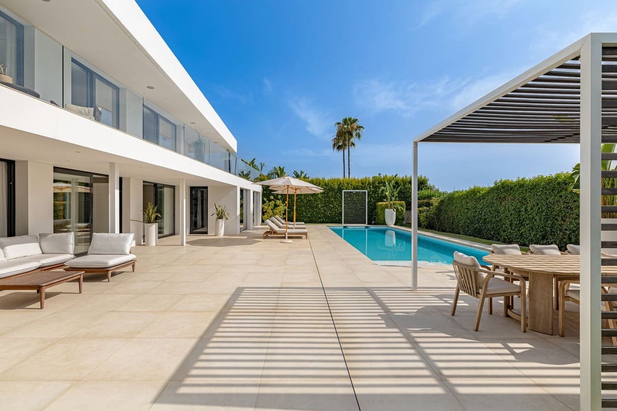 6 sypialnia Willa na sprzedaż w Nueva Andalucia z basenem garażem - 3 995 000 € (Ref: 9344484)