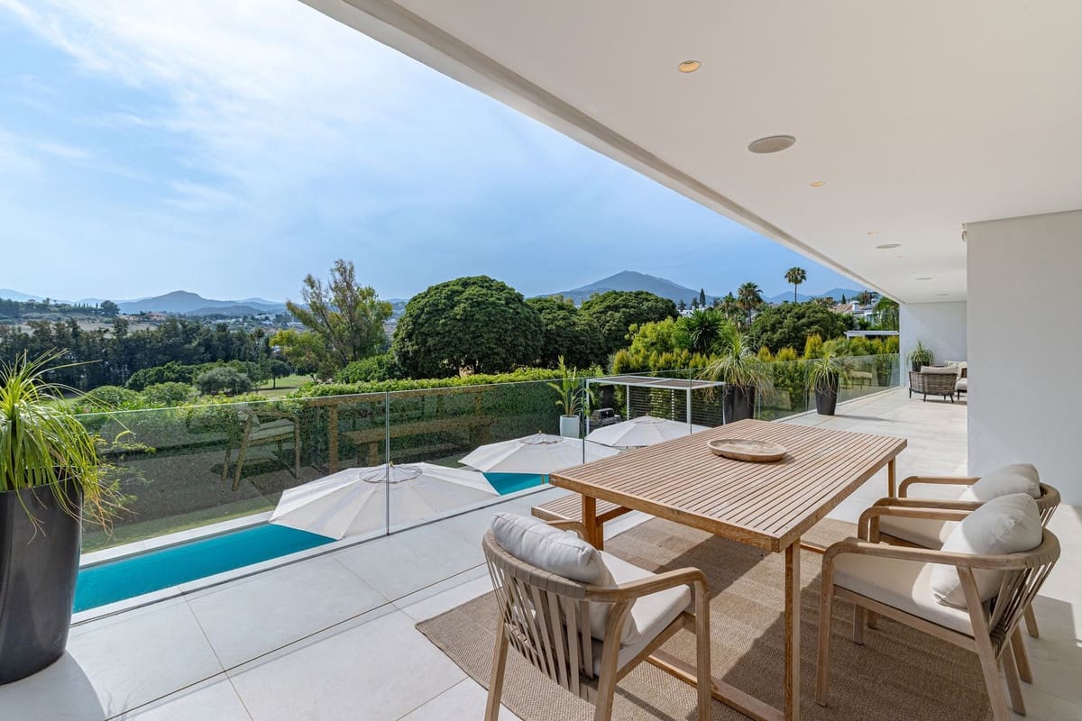 6 sypialnia Willa na sprzedaż w Nueva Andalucia z basenem garażem - 3 995 000 € (Ref: 9344484)