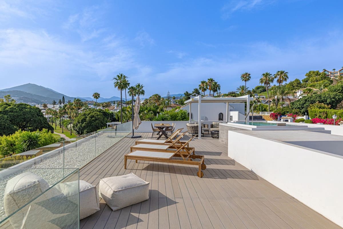 6 sypialnia Willa na sprzedaż w Nueva Andalucia z basenem garażem - 3 995 000 € (Ref: 9344484)