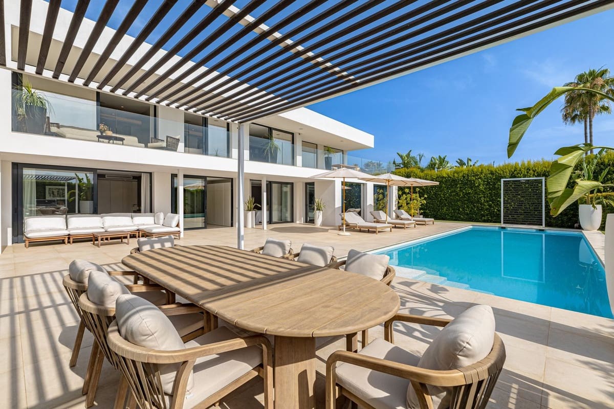 6 sypialnia Willa na sprzedaż w Nueva Andalucia z basenem garażem - 3 995 000 € (Ref: 9344484)