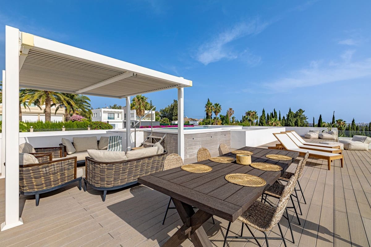 6 sypialnia Willa na sprzedaż w Nueva Andalucia z basenem garażem - 3 995 000 € (Ref: 9344484)