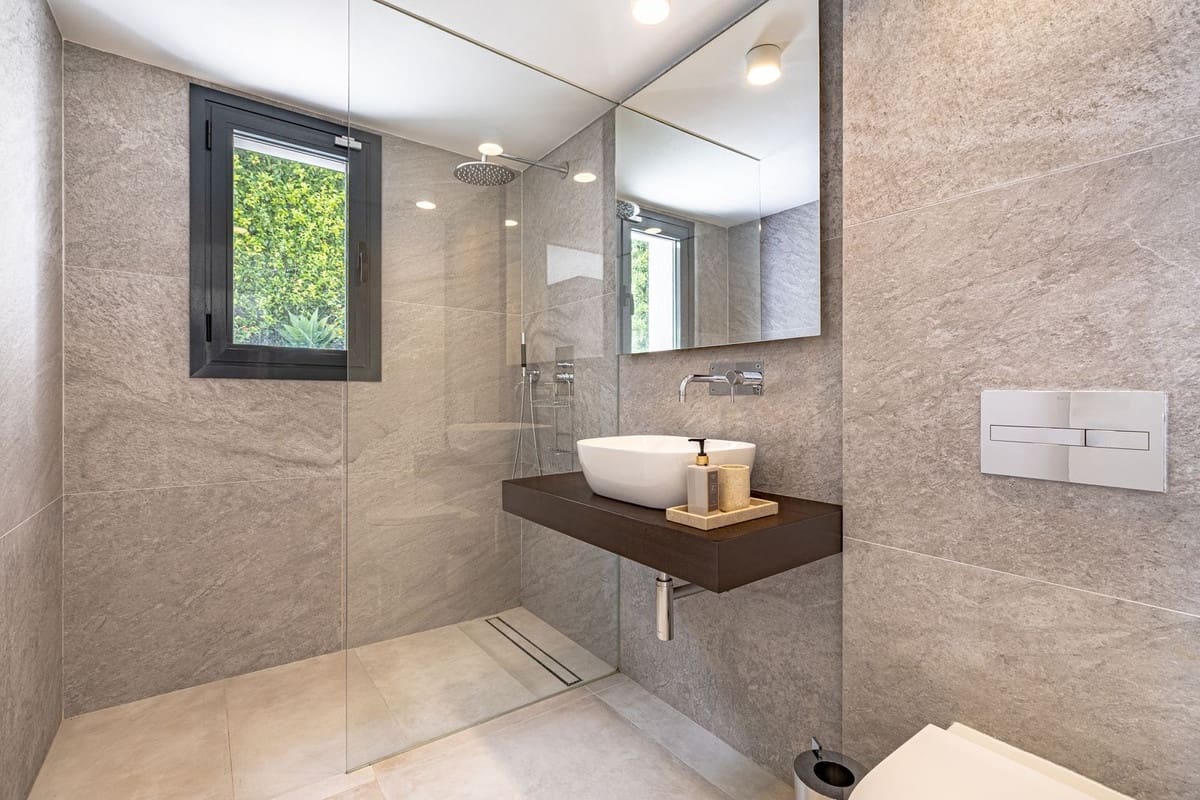 6 sypialnia Willa na sprzedaż w Nueva Andalucia z basenem garażem - 3 995 000 € (Ref: 9344484)