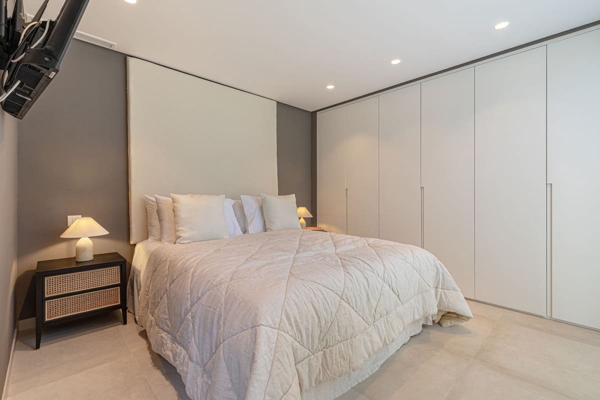 6 sypialnia Willa na sprzedaż w Nueva Andalucia z basenem garażem - 3 995 000 € (Ref: 9344484)