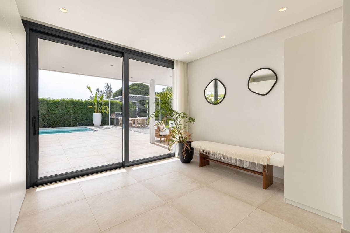 6 sypialnia Willa na sprzedaż w Nueva Andalucia z basenem garażem - 3 995 000 € (Ref: 9344484)