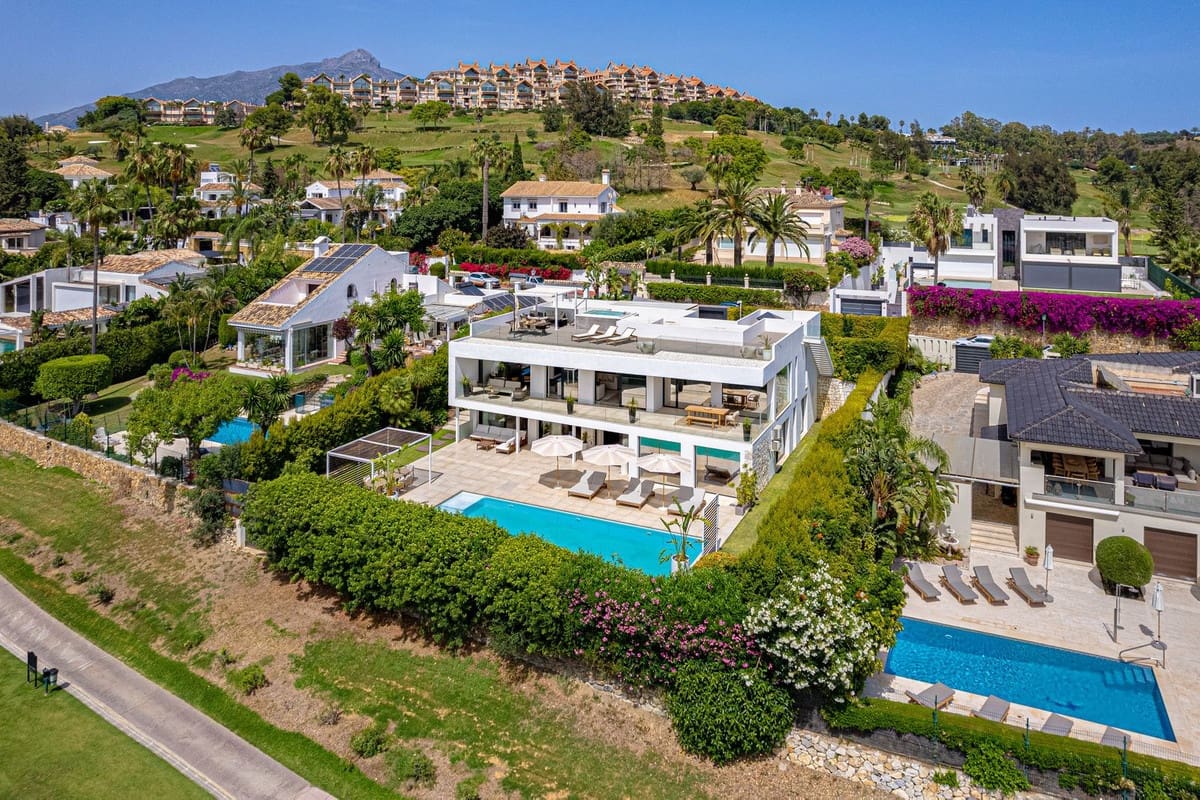 6 sypialnia Willa na sprzedaż w Nueva Andalucia z basenem garażem - 3 995 000 € (Ref: 9344484)