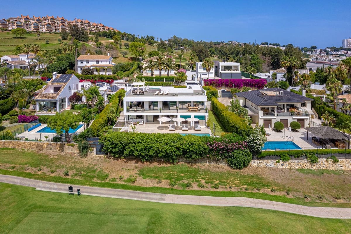 6 sypialnia Willa na sprzedaż w Nueva Andalucia z basenem garażem - 3 995 000 € (Ref: 9344484)