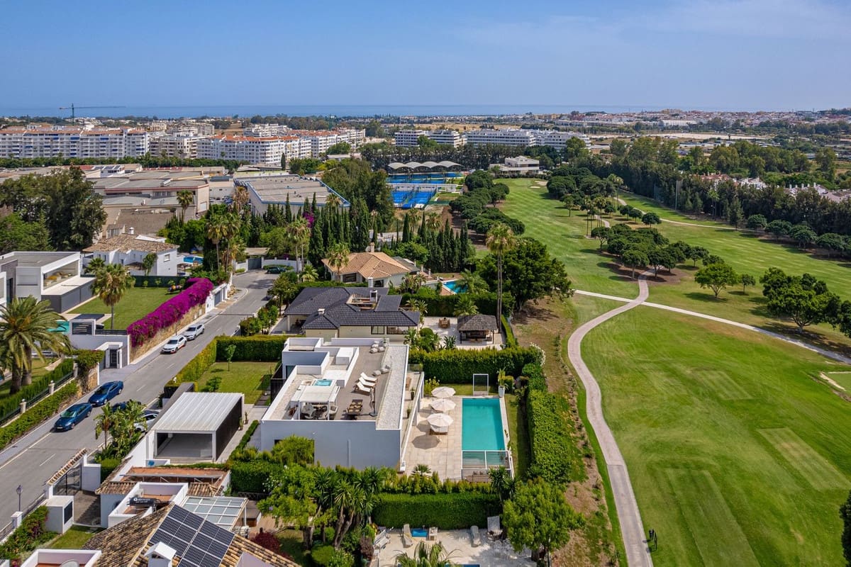 6 sypialnia Willa na sprzedaż w Nueva Andalucia z basenem garażem - 3 995 000 € (Ref: 9344484)