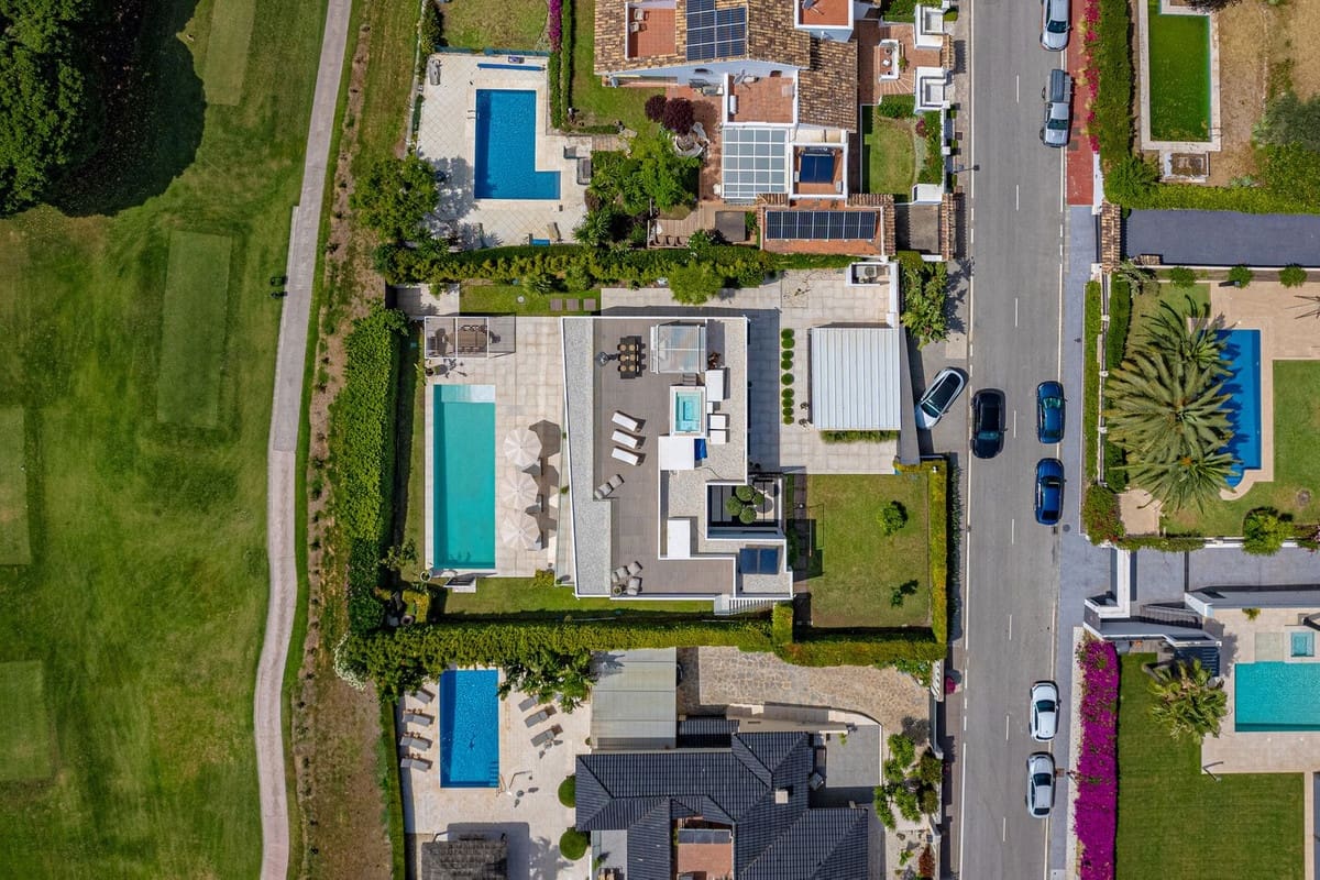 6 sypialnia Willa na sprzedaż w Nueva Andalucia z basenem garażem - 3 995 000 € (Ref: 9344484)