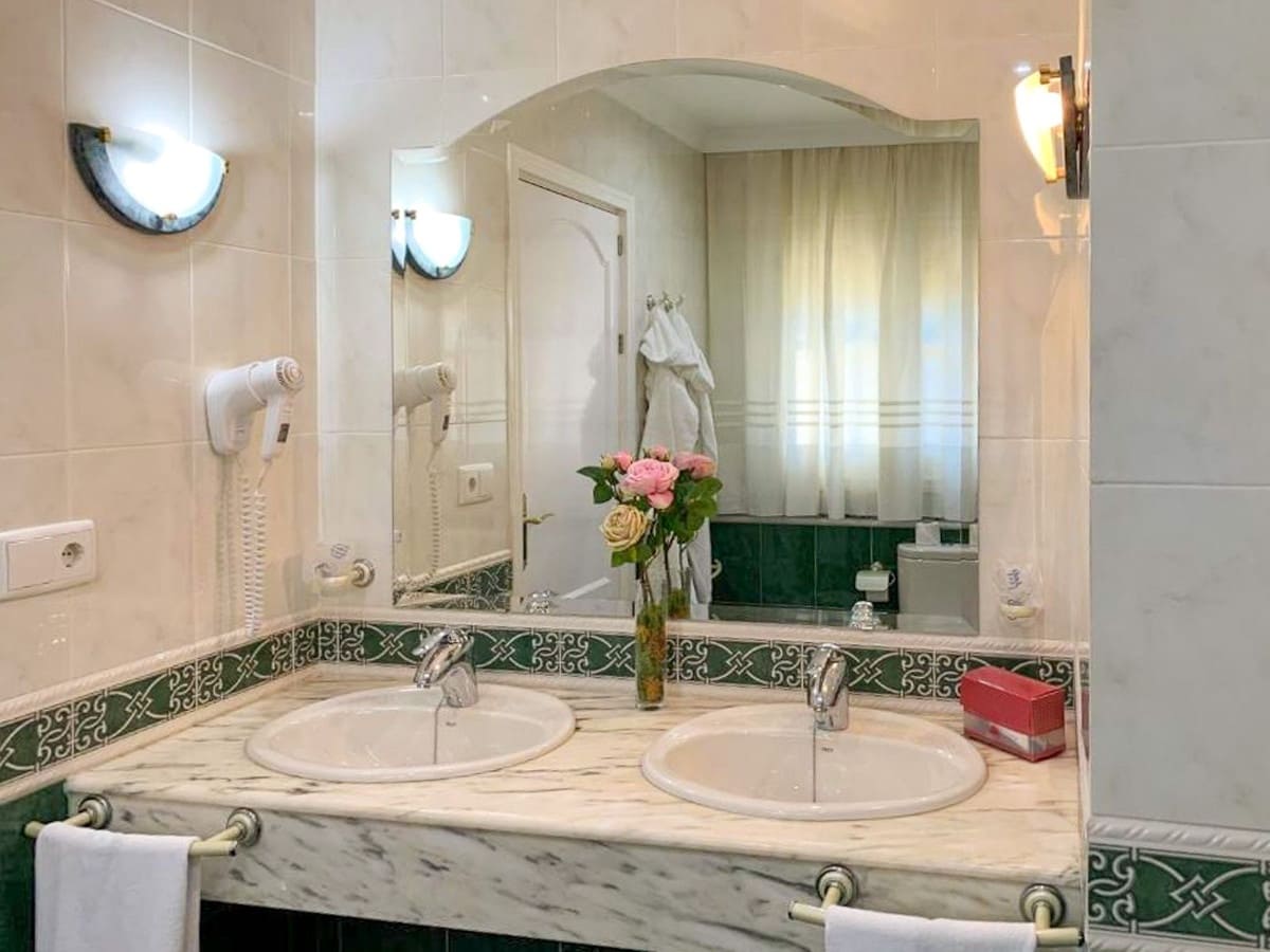 63 slaapkamer Hotel te koop in Antequera met garage - € 3.500.000 (Ref: 9344485)