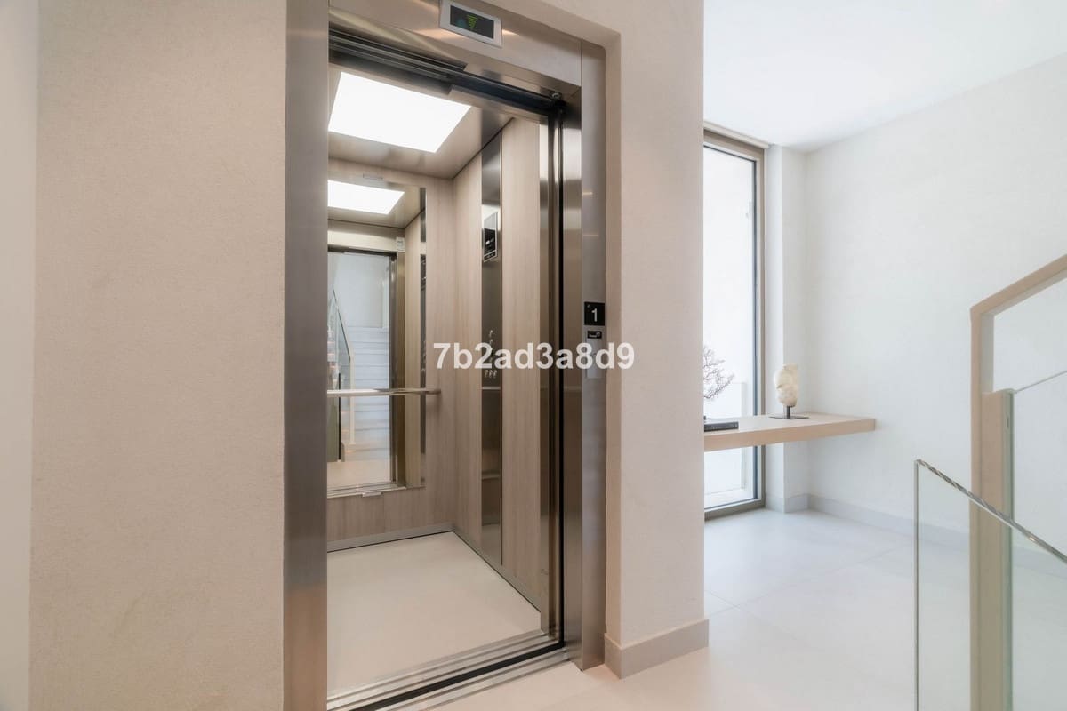 3 makuuhuone Huvila myytävänä paikassa Nueva Andalucia mukana uima-altaan 
autotalli - 4 495 000 € (Ref: 9344493)