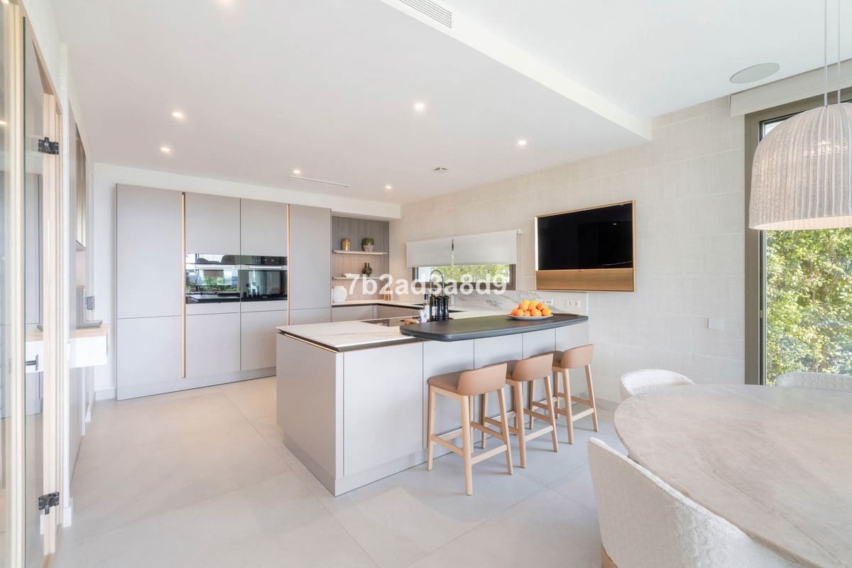 3 makuuhuone Huvila myytävänä paikassa Nueva Andalucia mukana uima-altaan 
autotalli - 4 495 000 € (Ref: 9344493)