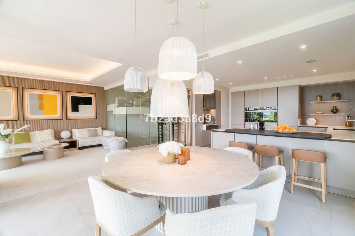 3 makuuhuone Huvila myytävänä paikassa Nueva Andalucia mukana uima-altaan 
autotalli - 4 495 000 € (Ref: 9344493)