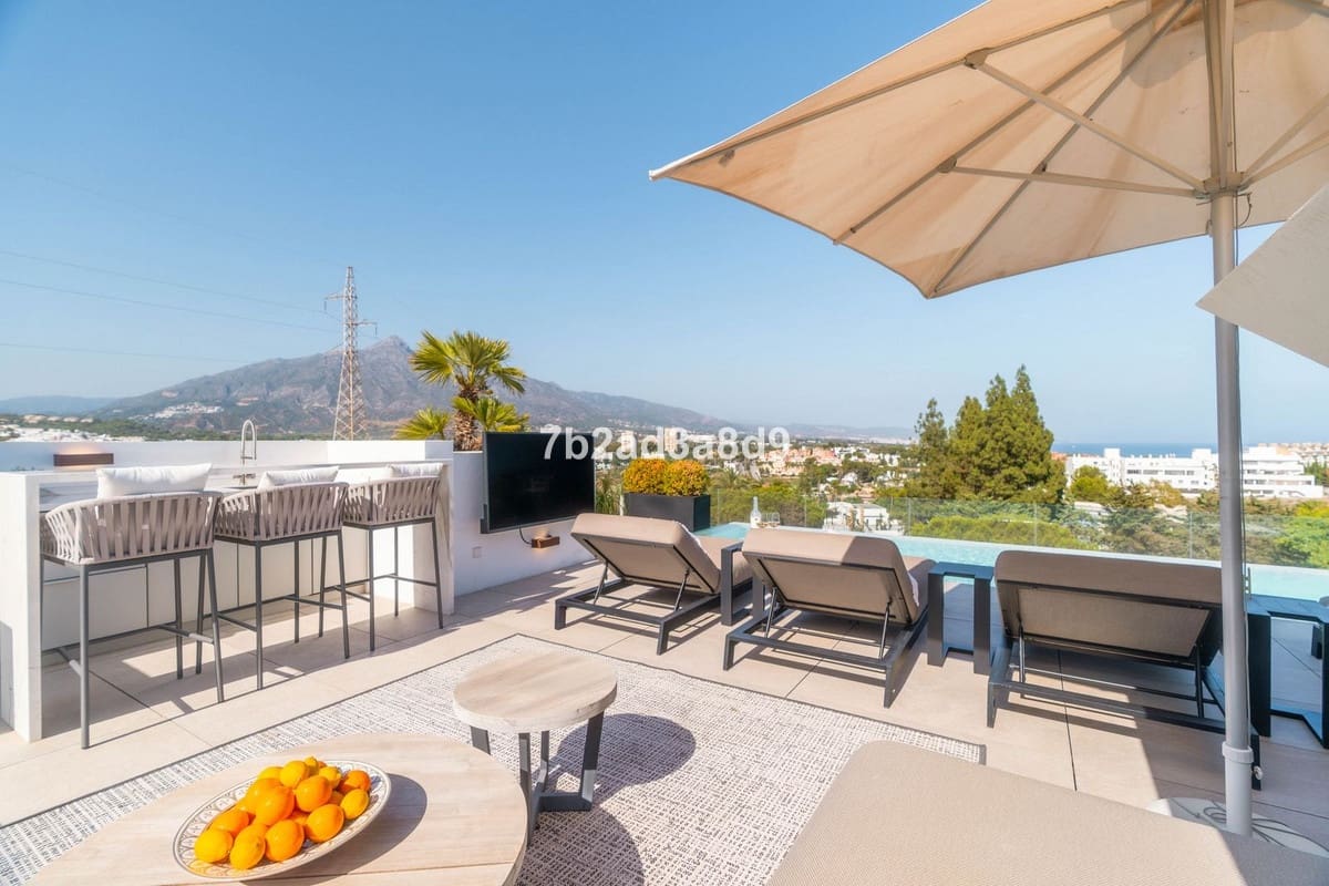 3 makuuhuone Huvila myytävänä paikassa Nueva Andalucia mukana uima-altaan 
autotalli - 4 495 000 € (Ref: 9344493)