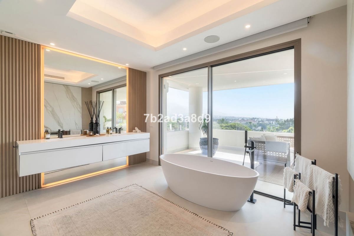 3 makuuhuone Huvila myytävänä paikassa Nueva Andalucia mukana uima-altaan 
autotalli - 4 495 000 € (Ref: 9344493)