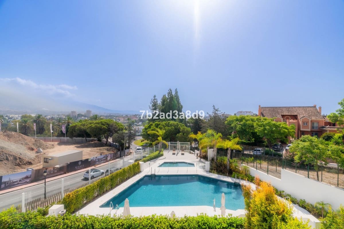 3 makuuhuone Huvila myytävänä paikassa Nueva Andalucia mukana uima-altaan 
autotalli - 4 495 000 € (Ref: 9344493)