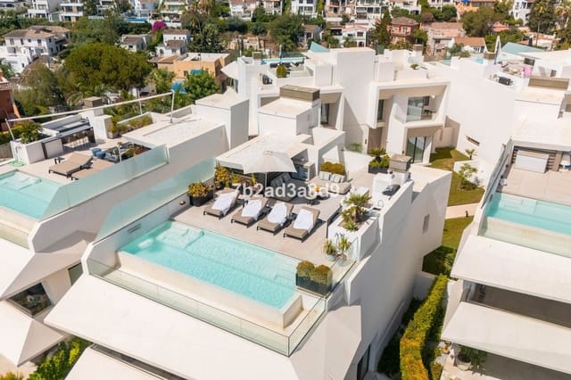 3 sypialnia Willa na sprzedaż w Las Brisas, Marbella z basenem garażem - 4 495 000 € (Ref: 9344493)