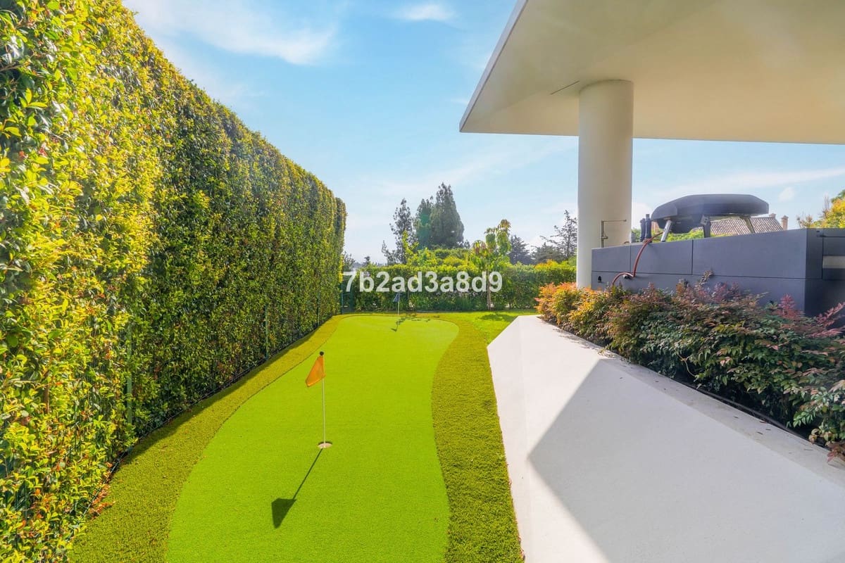 3 makuuhuone Huvila myytävänä paikassa Nueva Andalucia mukana uima-altaan 
autotalli - 4 495 000 € (Ref: 9344493)