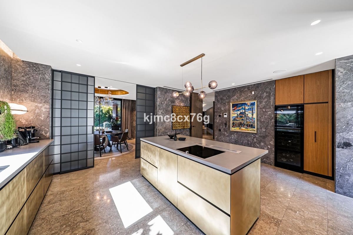 10 sypialnia Willa na sprzedaż w Guadalmina - 12 900 000 € (Ref: 9344500)