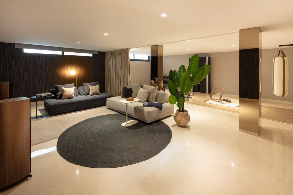 5 sypialnia Willa na sprzedaż w Nueva Andalucia z basenem - 3 550 000 € (Ref: 9344501)