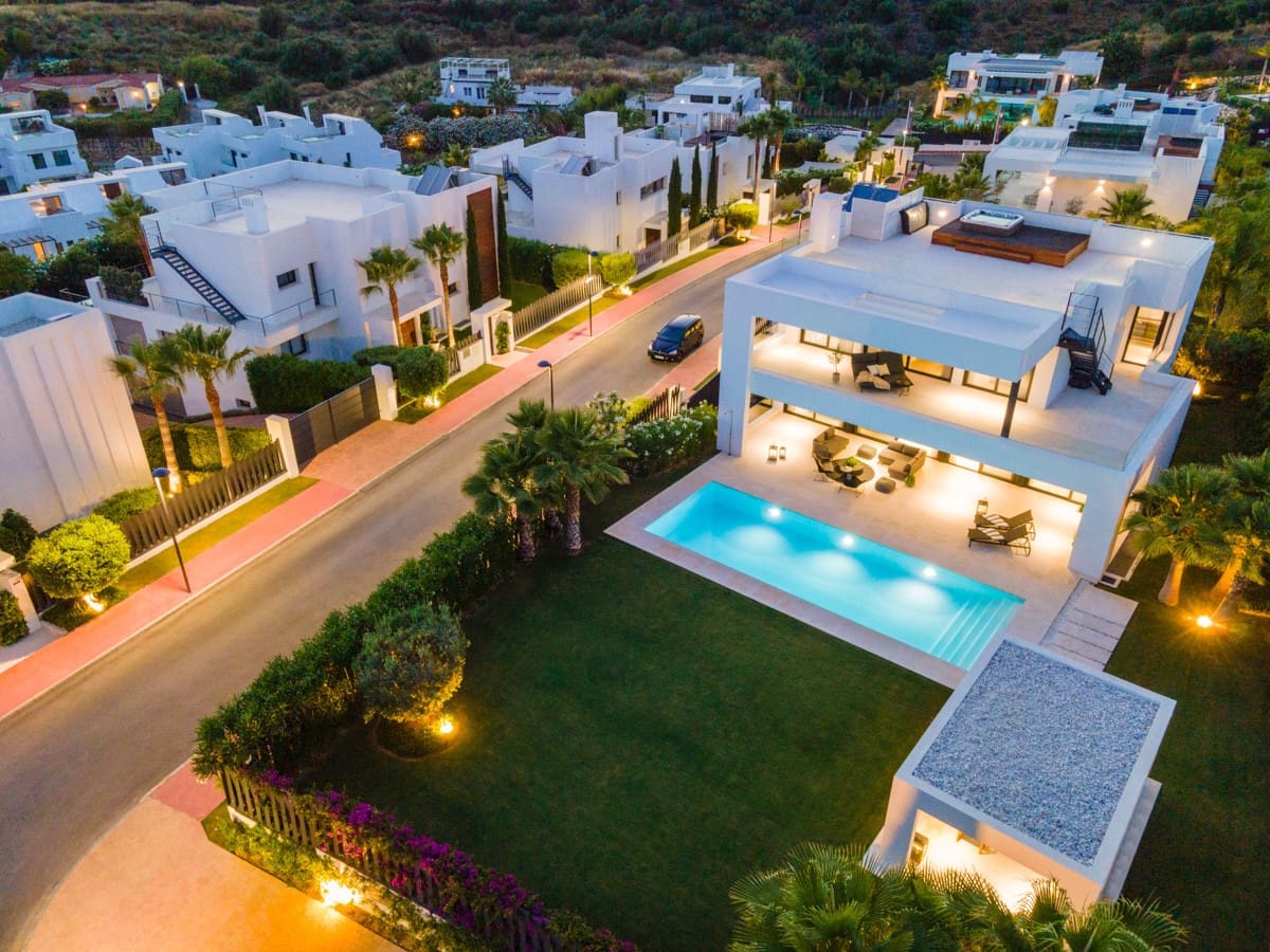 5 sypialnia Willa na sprzedaż w Nueva Andalucia z basenem - 3 550 000 € (Ref: 9344501)