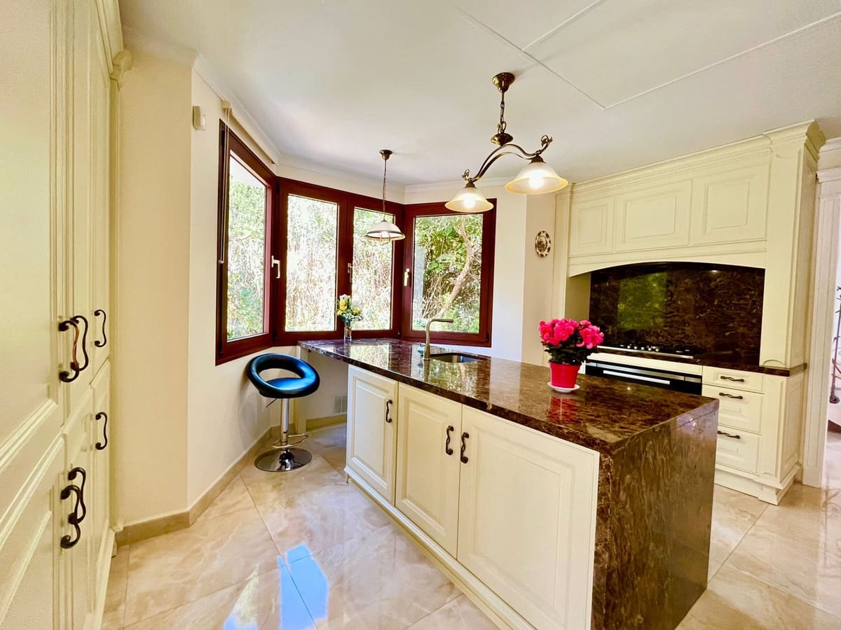 6 soveværelse Villa til salg i El Rosario med swimmingpool - € 3.550.000 (Ref: 9344502)