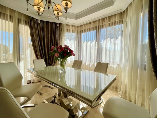 6 soveværelse Villa til salg i El Rosario, Marbella med swimmingpool - € 3.550.000 (Ref: 9344502)