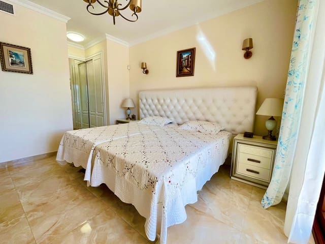 6 soveværelse Villa til salg i El Rosario, Marbella med swimmingpool - € 3.550.000 (Ref: 9344502)