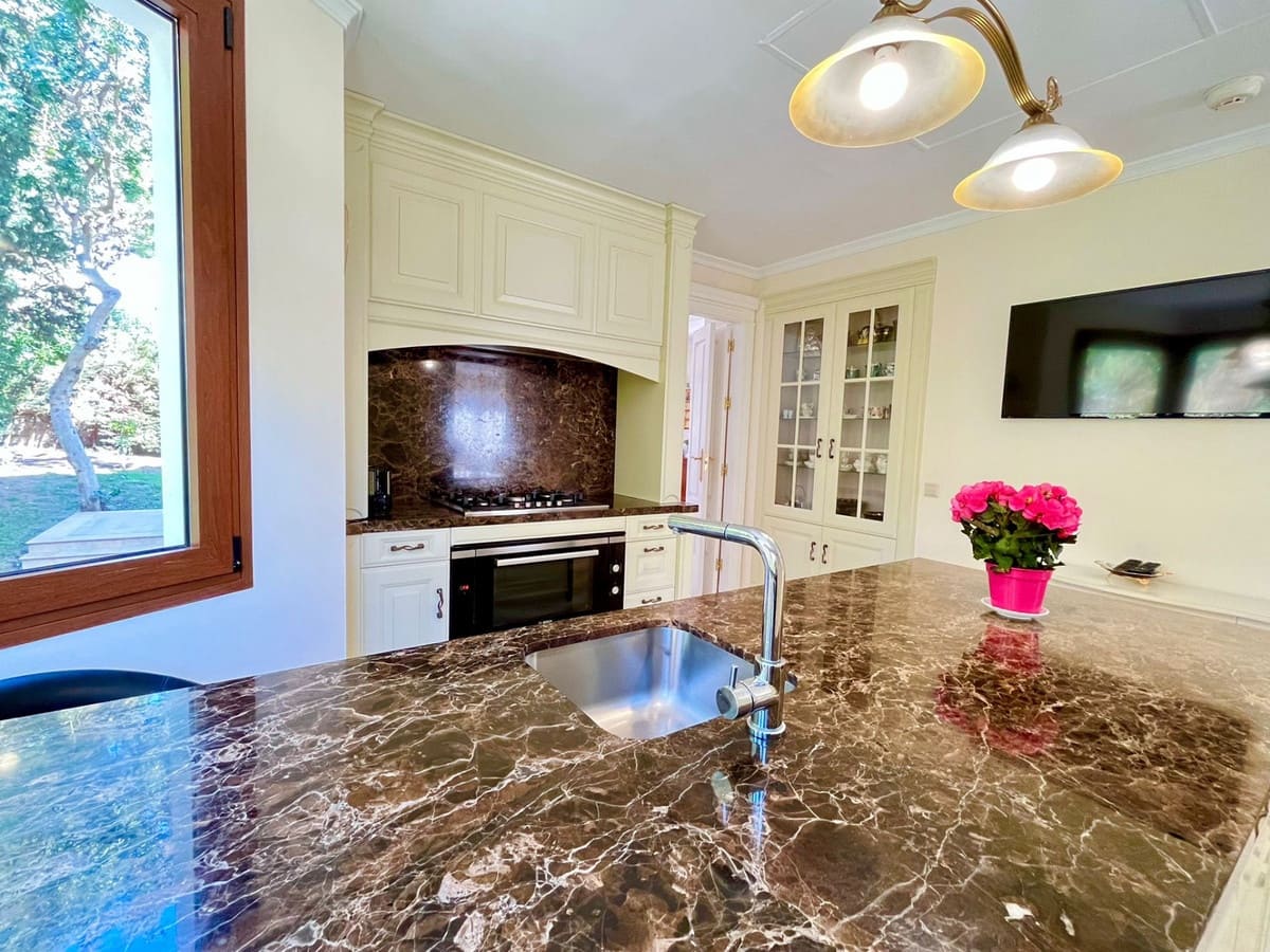 6 soveværelse Villa til salg i El Rosario med swimmingpool - € 3.550.000 (Ref: 9344502)