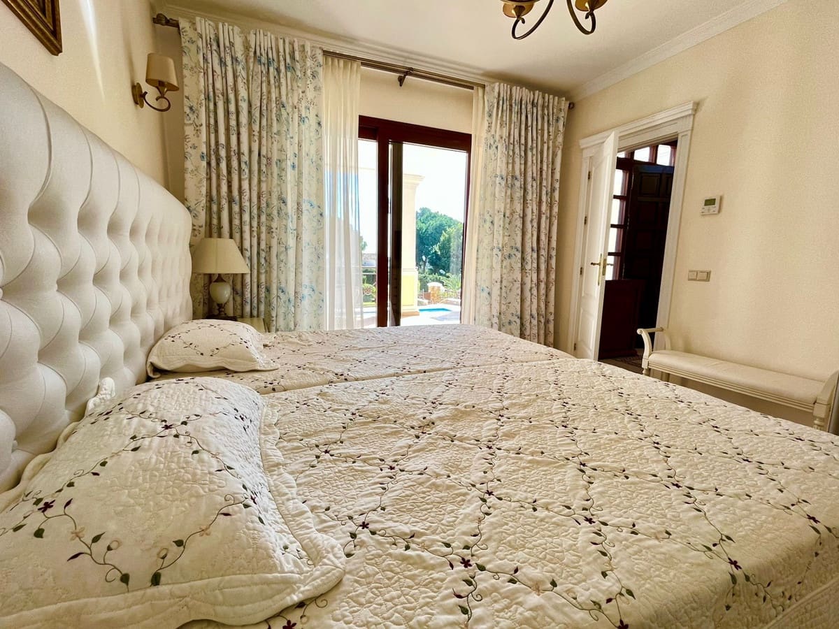 6 soveværelse Villa til salg i El Rosario med swimmingpool - € 3.550.000 (Ref: 9344502)