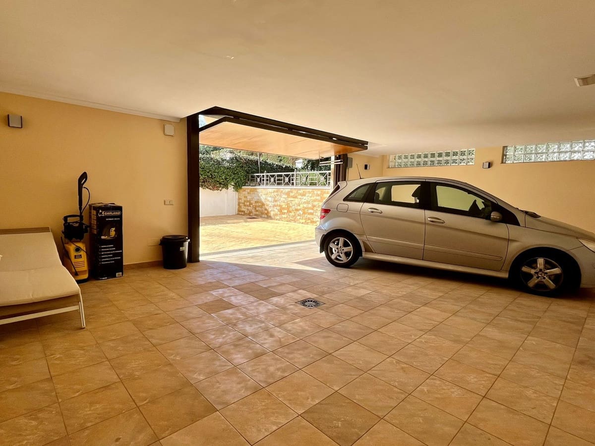 6 soveværelse Villa til salg i El Rosario med swimmingpool - € 3.550.000 (Ref: 9344502)