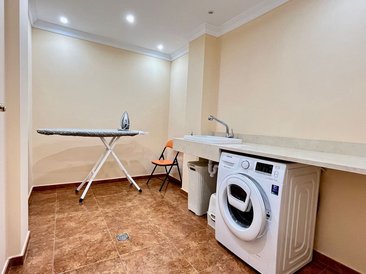 6 soveværelse Villa til salg i El Rosario med swimmingpool - € 3.550.000 (Ref: 9344502)