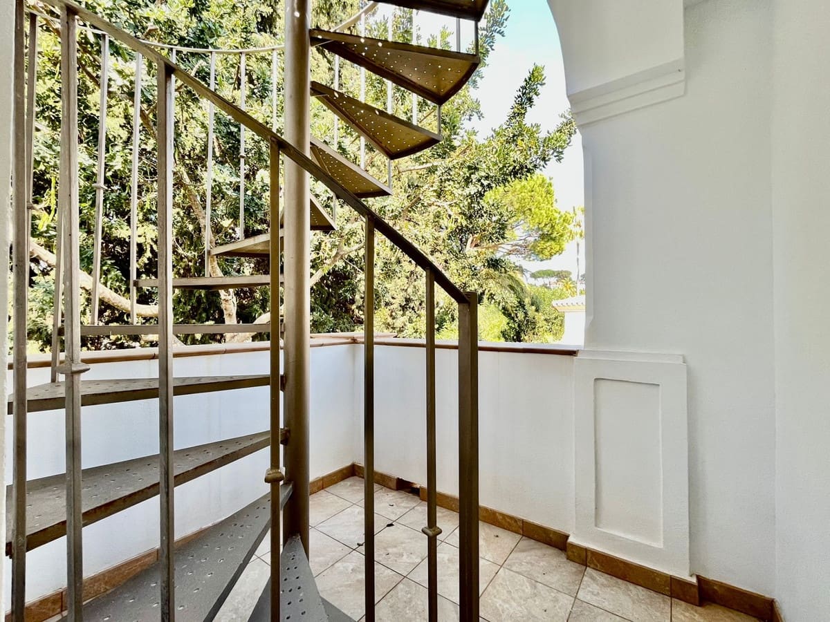 6 soveværelse Villa til salg i El Rosario med swimmingpool - € 3.550.000 (Ref: 9344502)