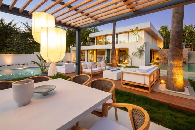 4 sypialnia Willa na sprzedaż w Las Brisas, Marbella z basenem - 3 550 000 € (Ref: 9344503)