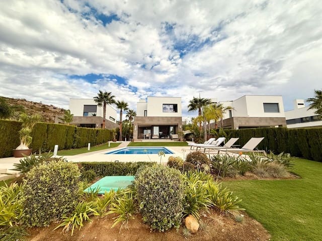 4 soveværelse Villa til salg i Manilva Pueblo, Manilva med swimmingpool - € 1.075.000 (Ref: 9344504)