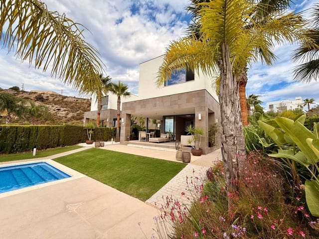 4 soveværelse Villa til salg i Manilva Pueblo, Manilva med swimmingpool - € 1.075.000 (Ref: 9344504)