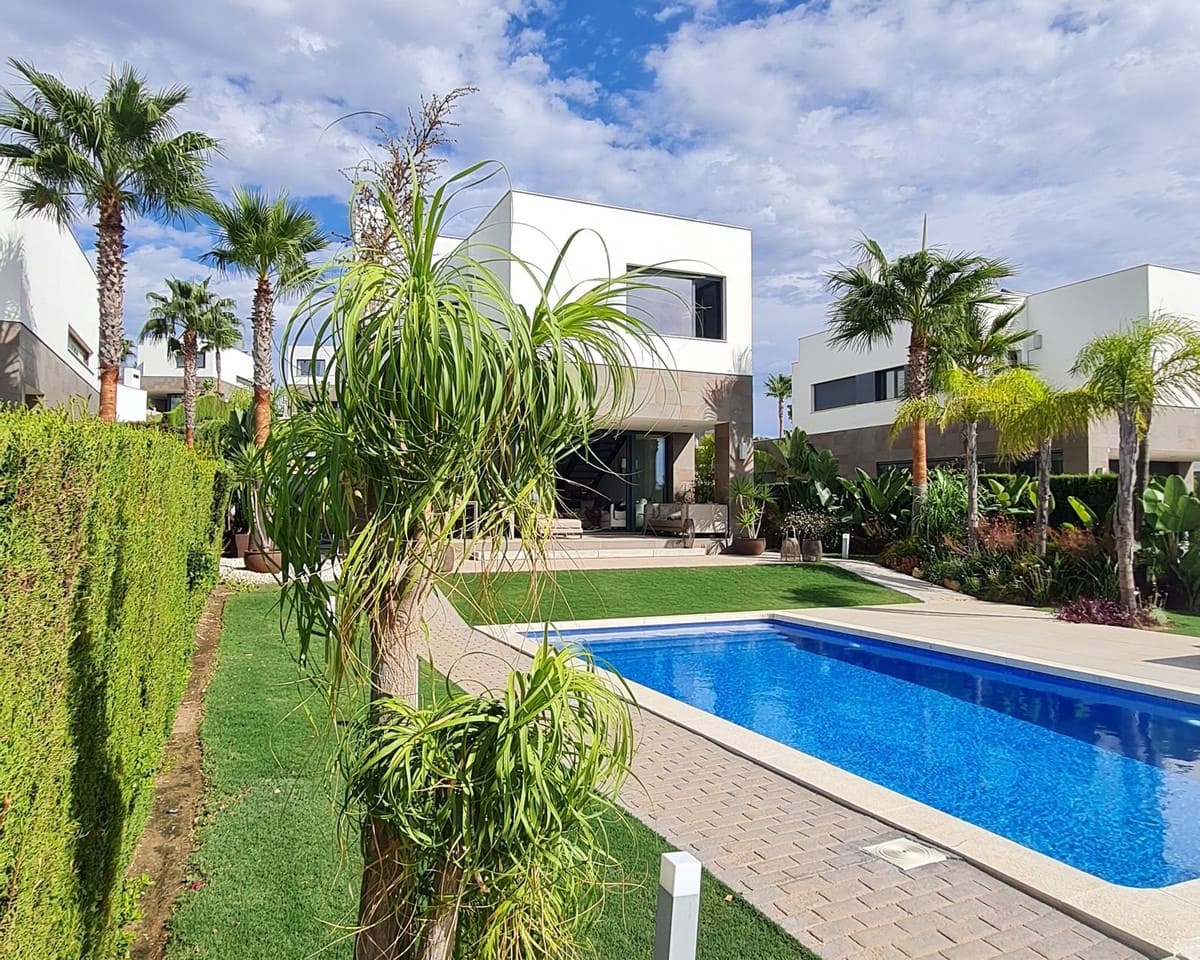 4 sypialnia Willa na sprzedaż w Manilva z basenem - 1 075 000 € (Ref: 9344504)