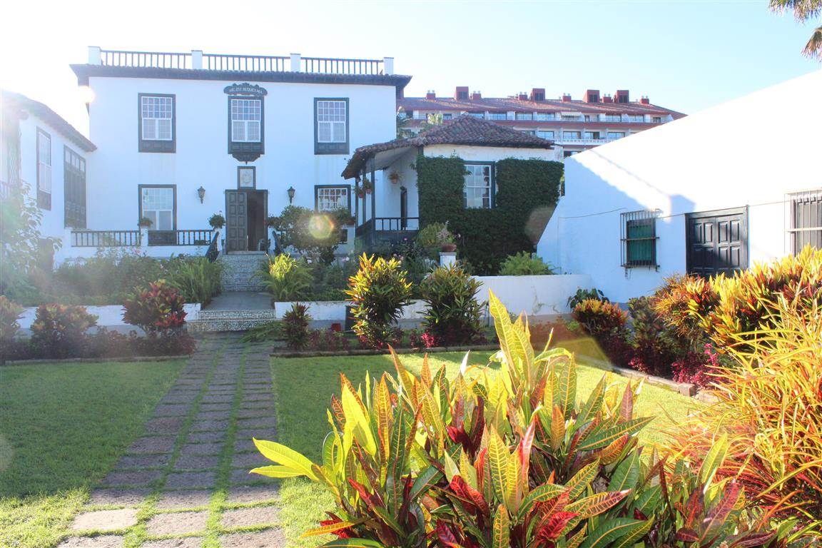 5 soveværelse Finca/Landehus til salg i Puerto de la Cruz med garage - € 3.325.000 (Ref: 2803701)
