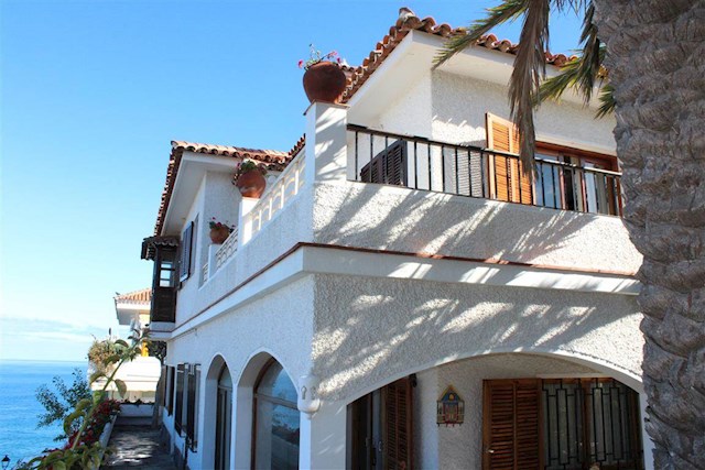 5 soveværelse Villa til salg i Puerto de la Cruz med swimmingpool garage - € 2.500.000 (Ref: 2811366)