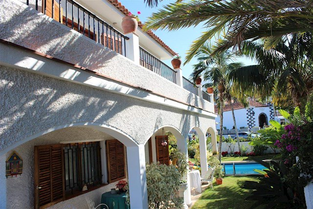 5 soveværelse Villa til salg i Puerto de la Cruz med swimmingpool garage - € 2.500.000 (Ref: 2811366)