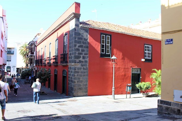 10 makuuhuone Kaupallinen myytävänä paikassa Puerto de la Cruz mukana 
autotalli - 2 100 000 € (Ref: 3020449)