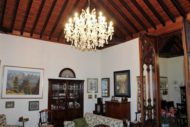 10 makuuhuone Kaupallinen myytävänä paikassa Puerto de la Cruz mukana 
autotalli - 2 100 000 € (Ref: 3020449)