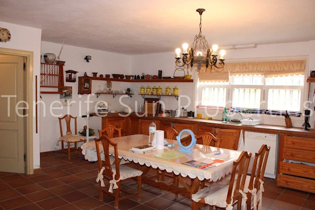 5 soveværelse Villa til salg i Puerto de la Cruz med swimmingpool garage - € 850.000 (Ref: 3025813)