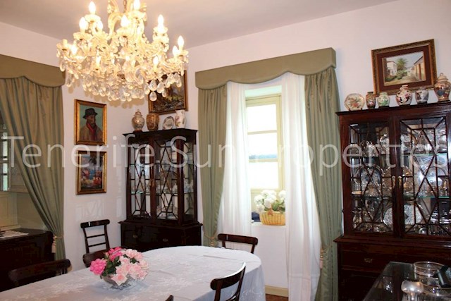 5 soveværelse Villa til salg i Puerto de la Cruz med swimmingpool garage - € 850.000 (Ref: 3025813)