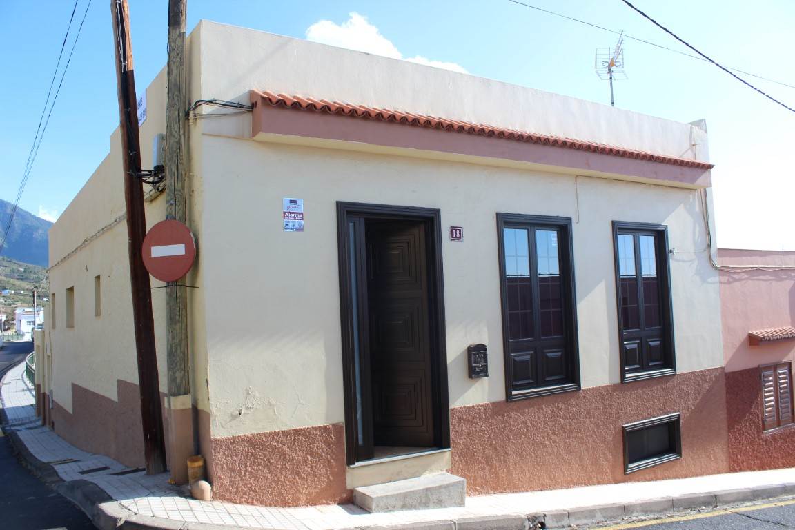 3 Bedroom Townhouse For Sale In Arafo With Garage 265 000 Ref 3 Bedroom Townhouse For Sale In Arafo With Garage 265 000 Ref