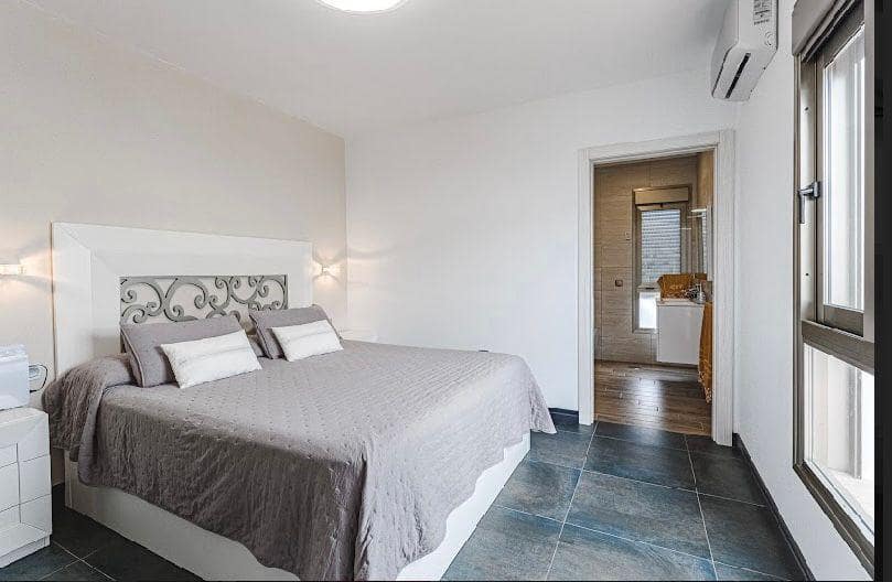 3 soveværelse Villa til salg i El Medano med garage - € 685.000 (Ref: 4222958)