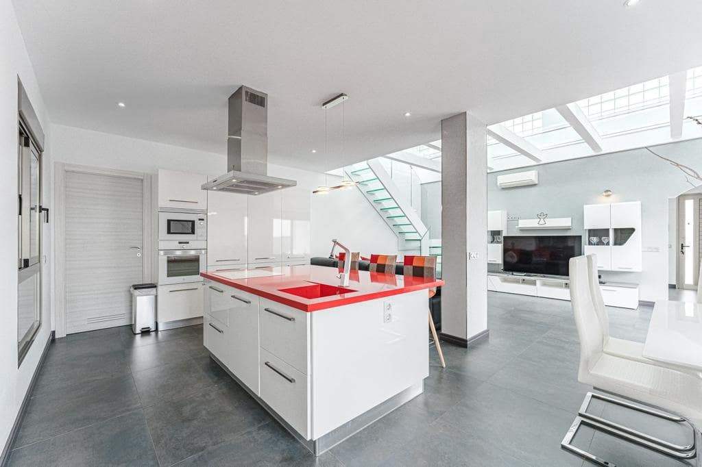 3 soveværelse Villa til salg i El Medano med garage - € 685.000 (Ref: 4222958)